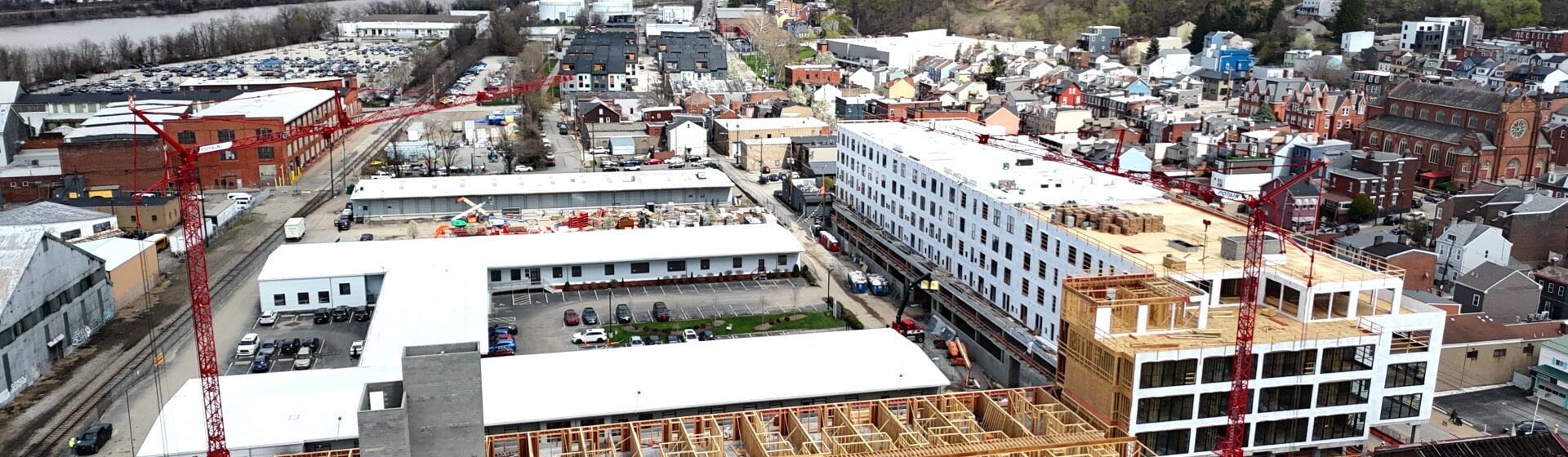 84 Lumber uses two Potain self-erecting cranes to tackle tight-space apartment build (image 1) 84-Lumber-uses-two-Potain-self-erecting-cranes-to-tackle-tight-space-apartment-build_01.jpg
