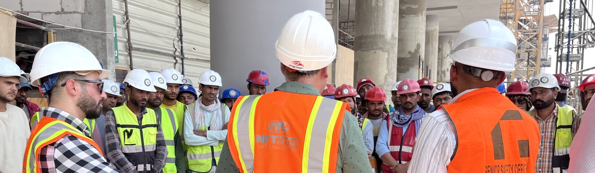 Manitowoc and NFT teams conducting a safety session with site personnel as part of a Gulf-wide jobsite engagement initiative. Manitowoc-and-NFT-promote-safe-working-across-the-Gulf-with-site-wide-engagement-initiative-01.jpg
