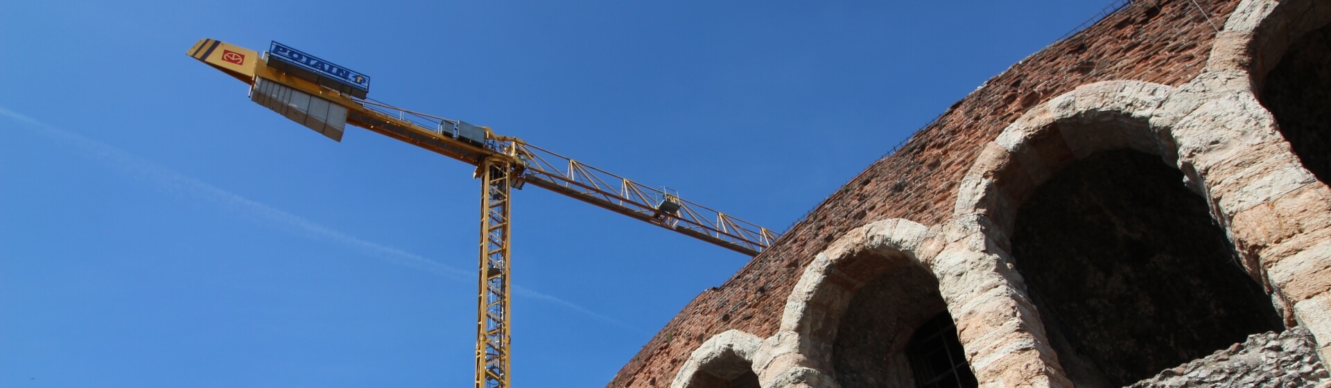 Potain MDT 98 plays a role in Verona Arena production