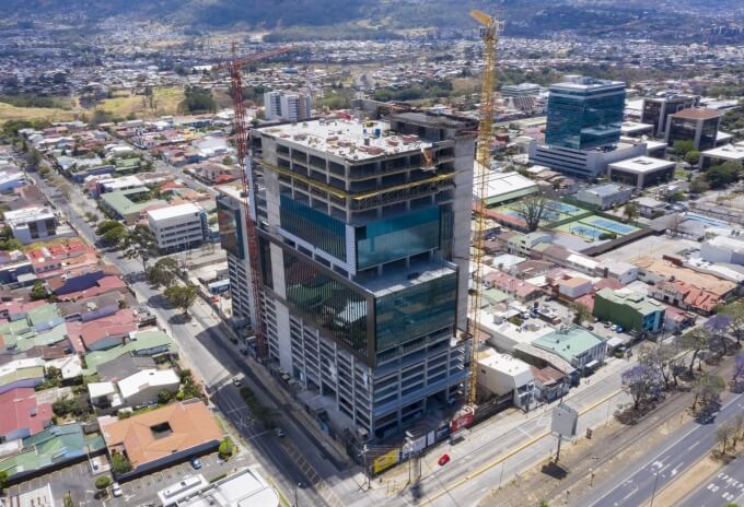 Pair-of-Potain-tower-cranes-erect-one-of-the-most-advanced-buildings-in-Costa-Rica-03.jpg