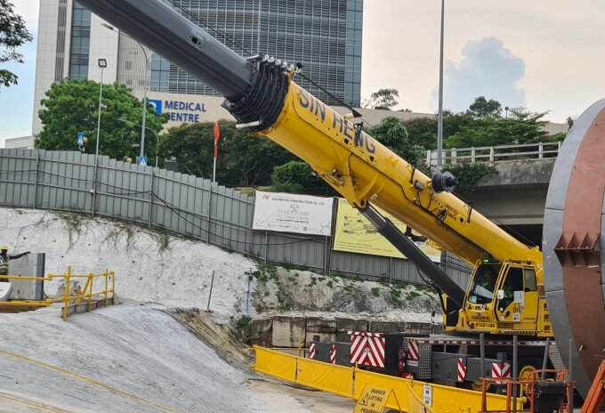 Singapores-first-Grove-GMK5250XL-1-delivered-to-Sin-Heng-Heavy-Machinery-04.jpg