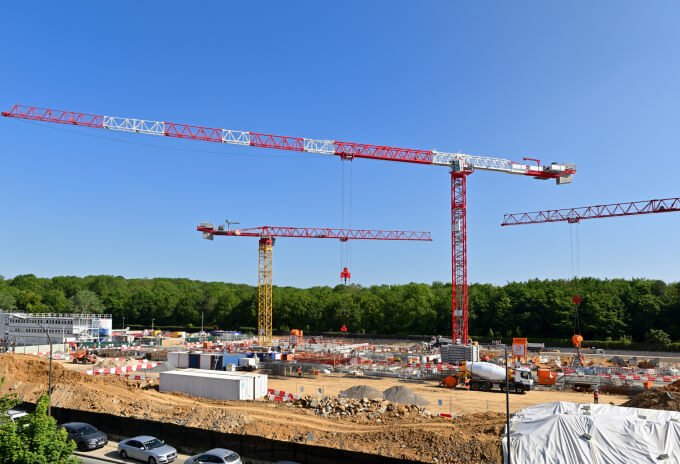 Des grues Potain de forte capacité au travail sur un projet de construction de Data Center en région parisienne (Photo 2)