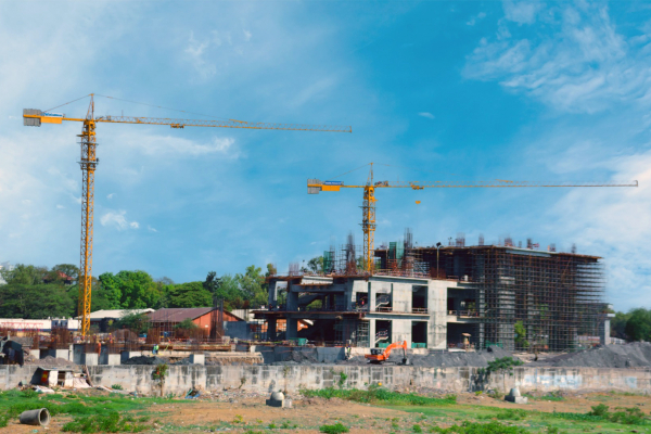 Two Potain MC 125 cranes are building a complex Metro project in Pune, India (image 1)