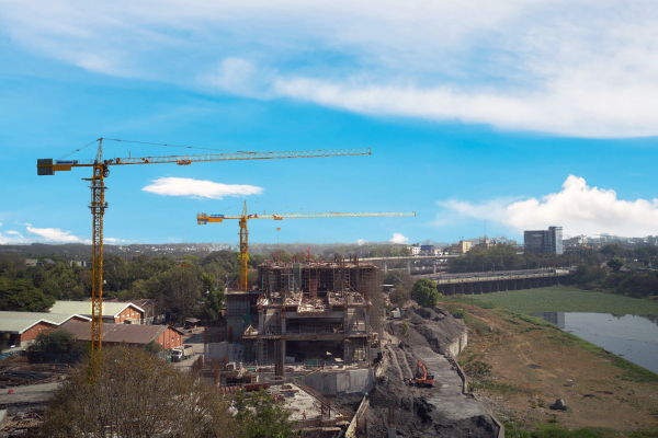 Two Potain MC 125 cranes are building a complex Metro project in Pune, India (image 3)