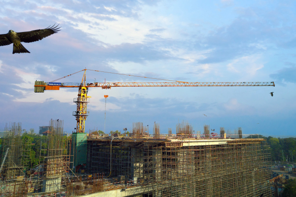 Two Potain MC 125 cranes are building a complex Metro project in Pune, India (image 4)