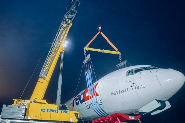 Grove-GMK6300L-1-comes-to the-rescue-following-incident-at-Istanbul-Airport-2.jpg