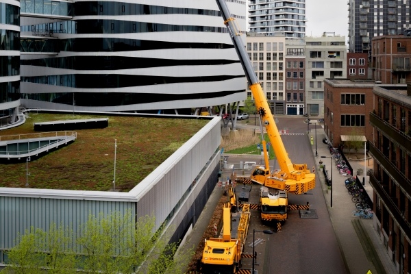 Tall-order--Grove-GMK5250XL-1-called-in-for-high-rise-project-in-downtown-Amsterdam-5.jpg